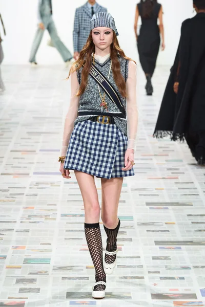 Look 28